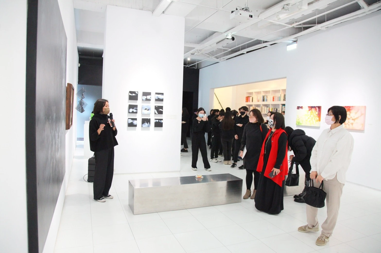 逢甲行銷系與大象藝術空間聯合實習展覽 策展實作—「光 / 影」  
